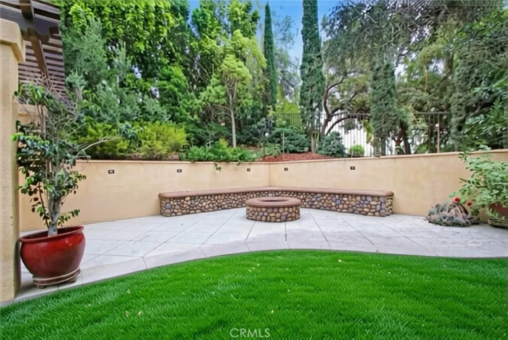 498 Green Orchard Riverside, CA 92506