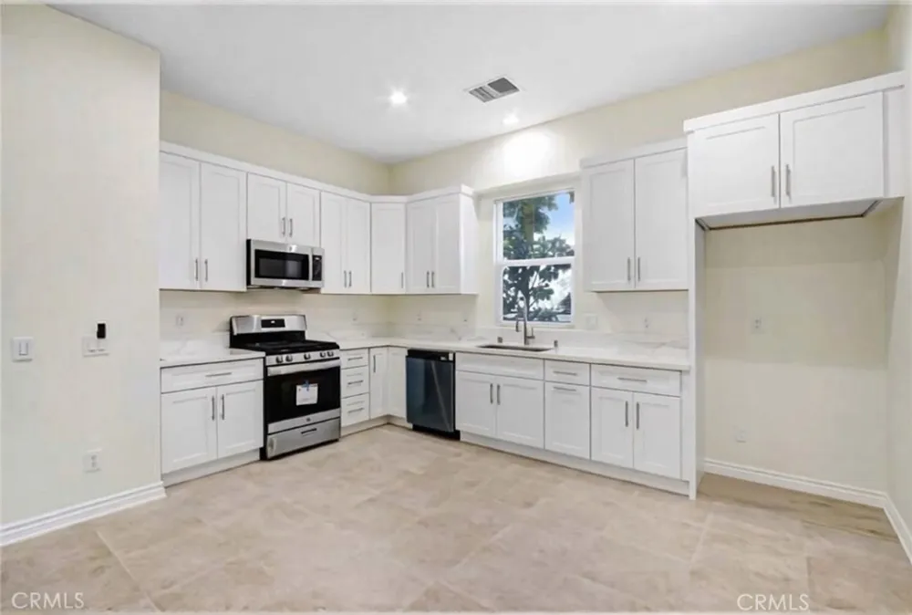 498 Green Orchard Riverside, CA 92506