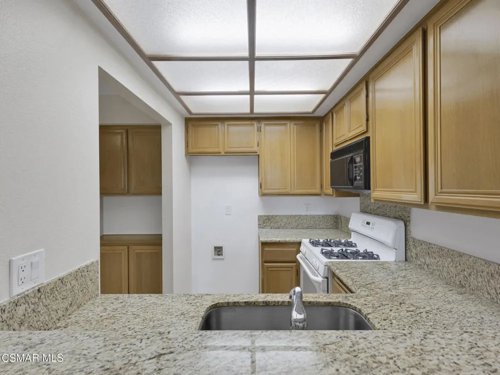 2731 Erringer Road #28 Simi Valley, CA 93065