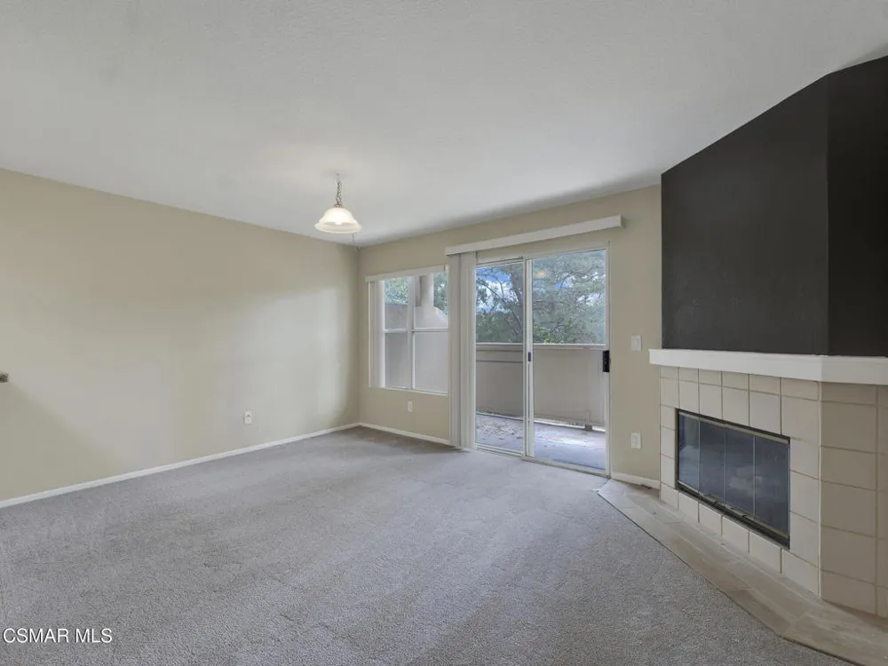 2731 Erringer Road #28 Simi Valley, CA 93065