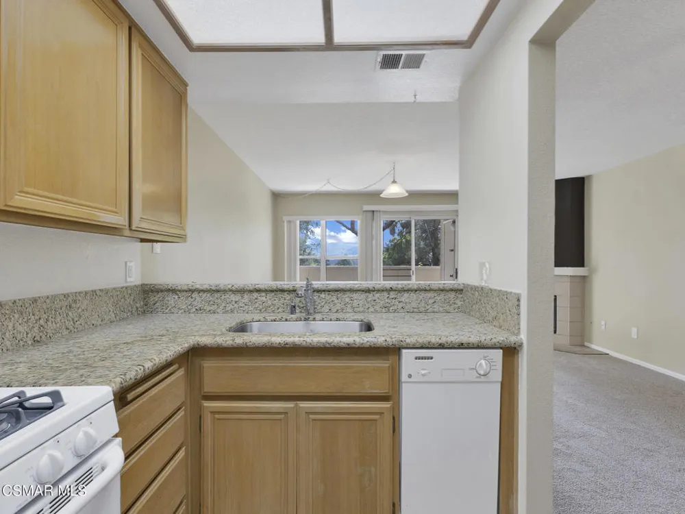 2731 Erringer Road #28 Simi Valley, CA 93065