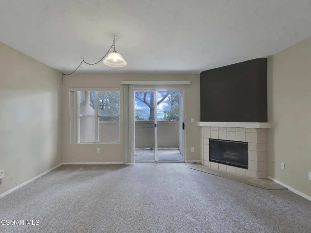 2731 Erringer Road #28 Simi Valley, CA 93065