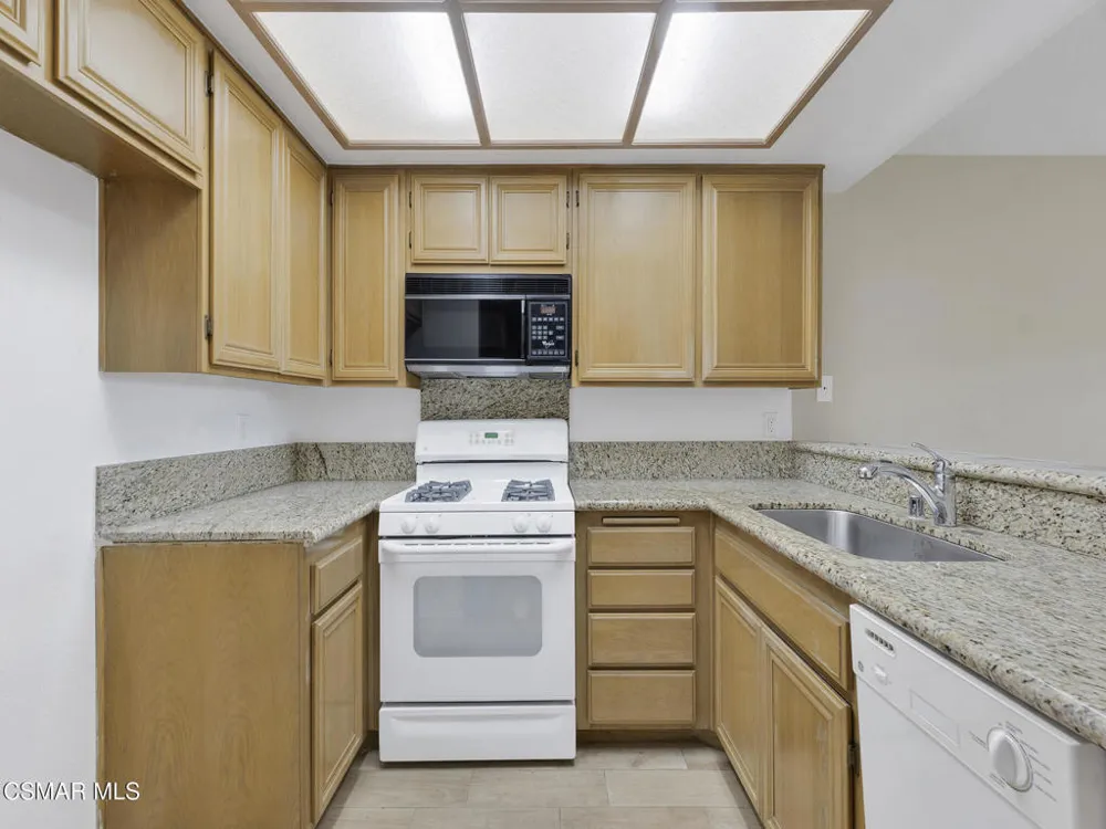 2731 Erringer Road #28 Simi Valley, CA 93065