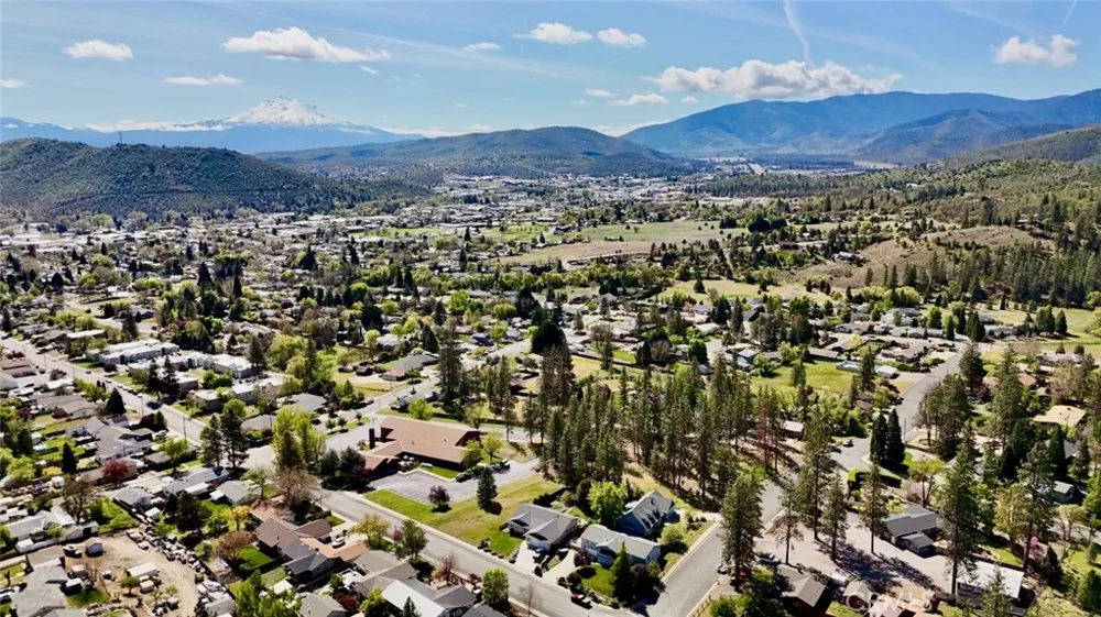 s Lang Way Yreka, CA 96097