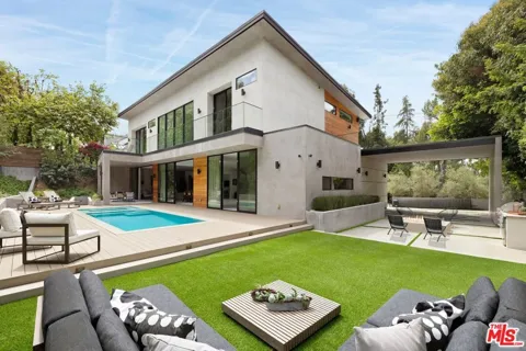 2814 Roscomare Road