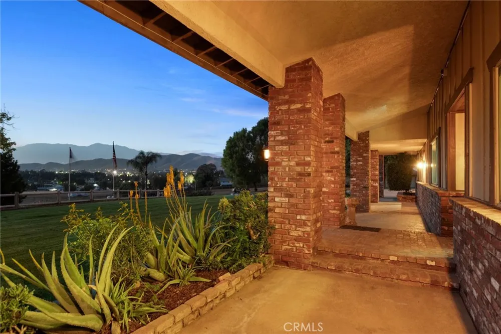 5334 Agate Street Jurupa Valley, CA 92509