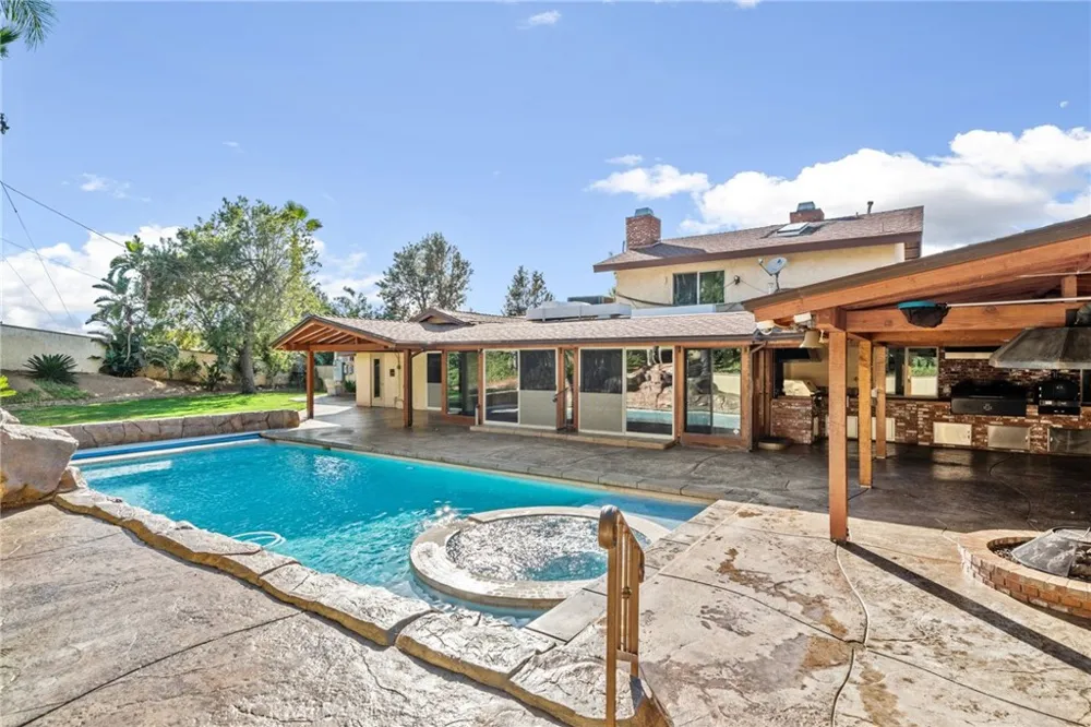5334 Agate Street Jurupa Valley, CA 92509