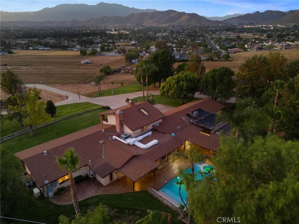 5334 Agate Street Jurupa Valley, CA 92509
