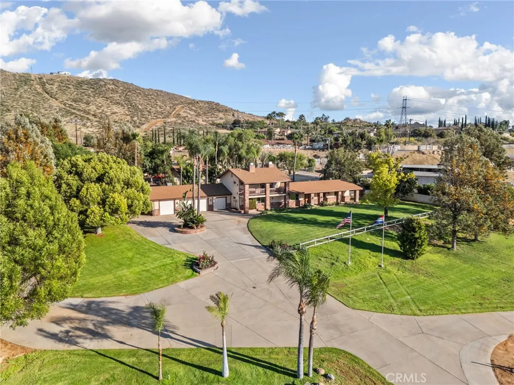 5334 Agate Street Jurupa Valley, CA 92509