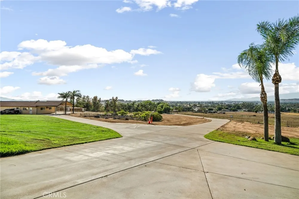5334 Agate Street Jurupa Valley, CA 92509