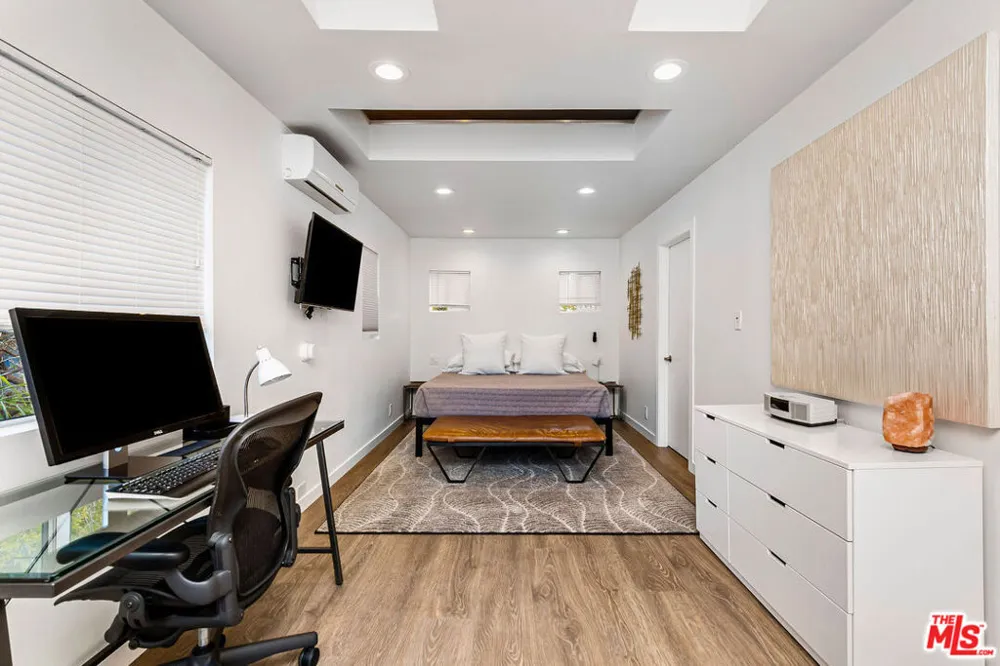 717 Huntley Drive West Hollywood, CA 90069
