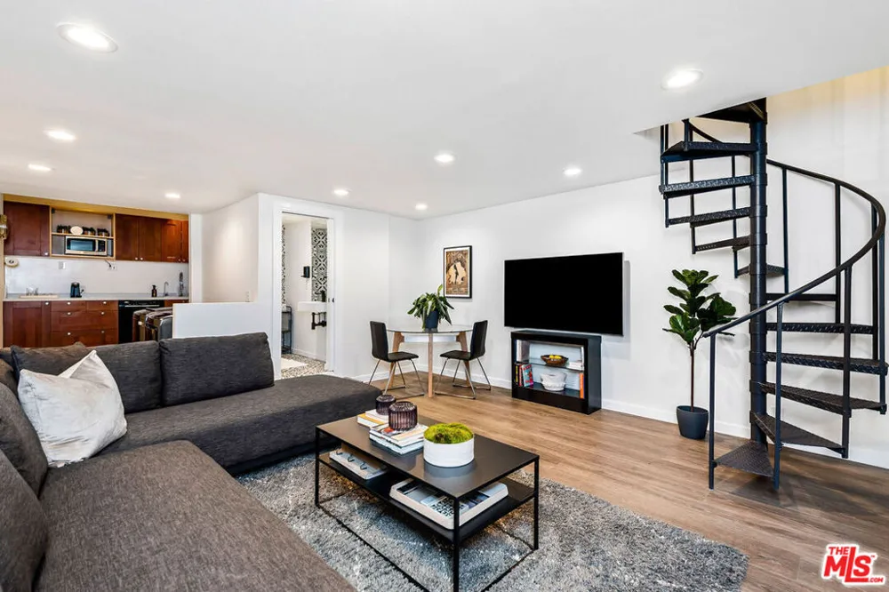 717 Huntley Drive West Hollywood, CA 90069