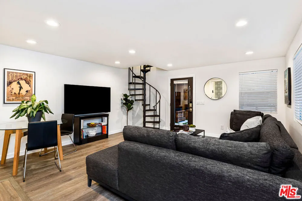 717 Huntley Drive West Hollywood, CA 90069