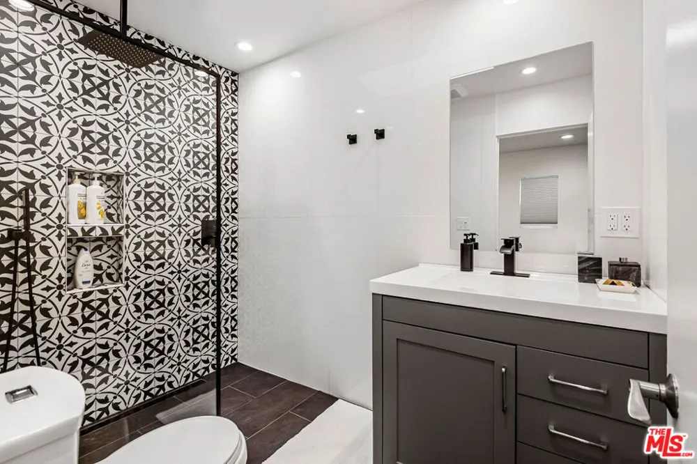717 Huntley Drive West Hollywood, CA 90069