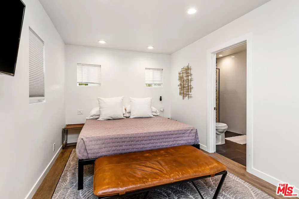 717 Huntley Drive West Hollywood, CA 90069