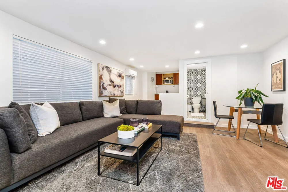 717 Huntley Drive West Hollywood, CA 90069