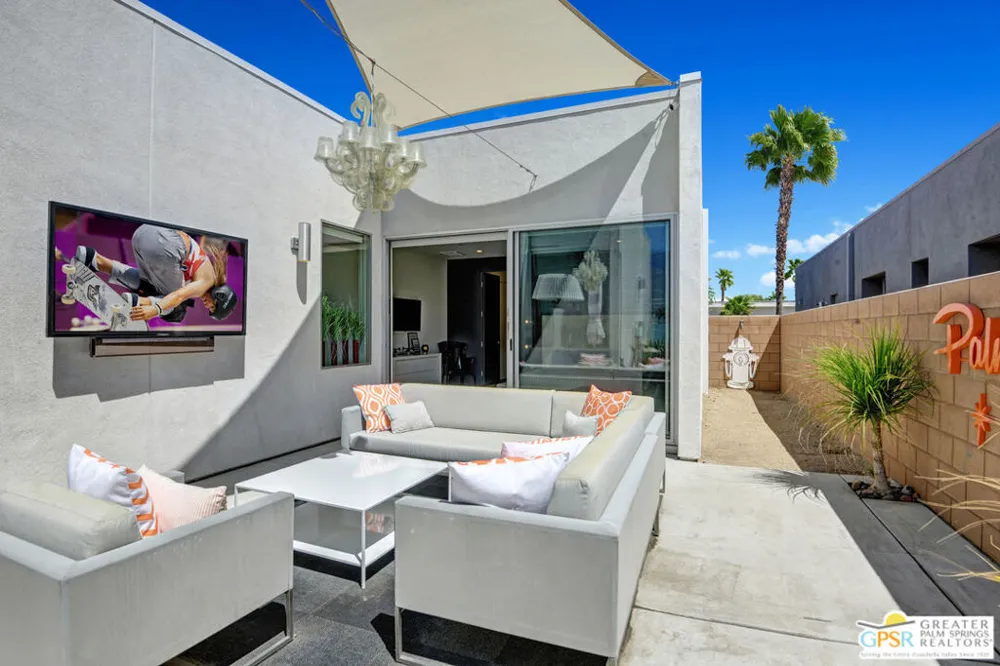 949 Bernardi Lane Palm Springs, CA 92262
