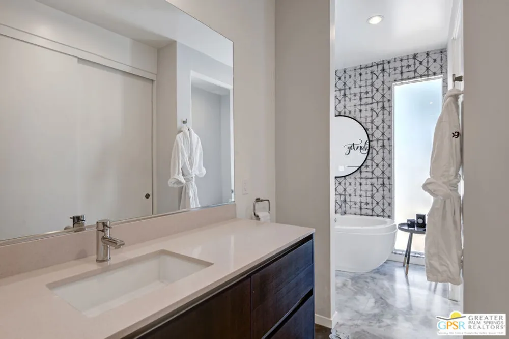 949 Bernardi Lane Palm Springs, CA 92262