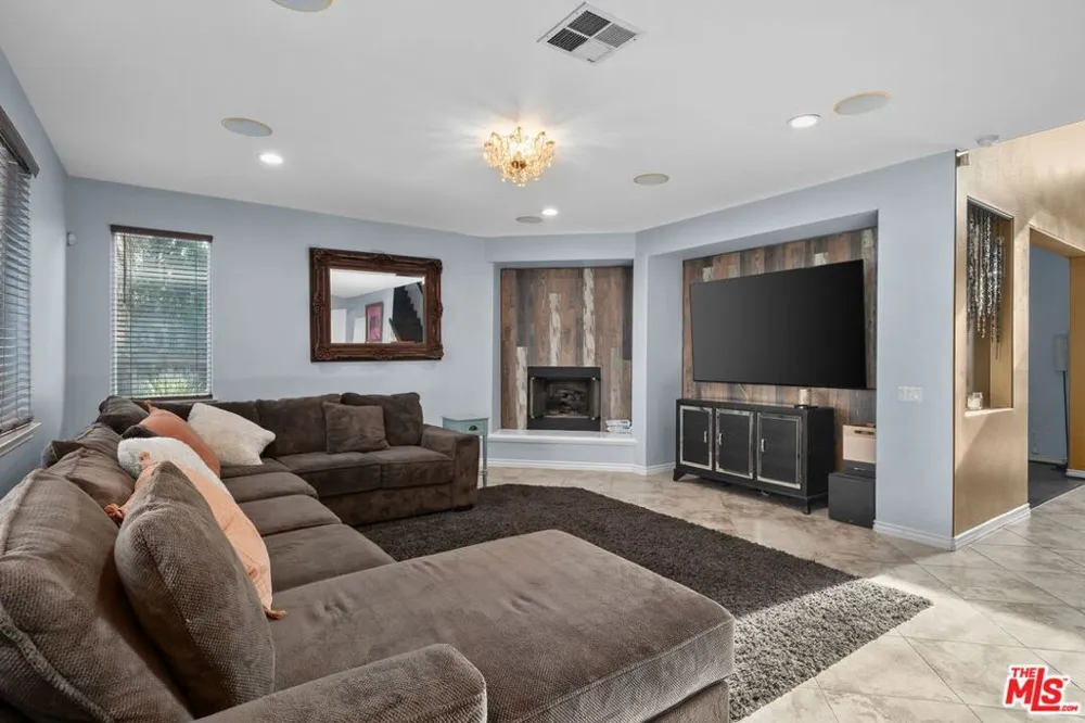 18080 Tanzanite Road San Bernardino, CA 92407