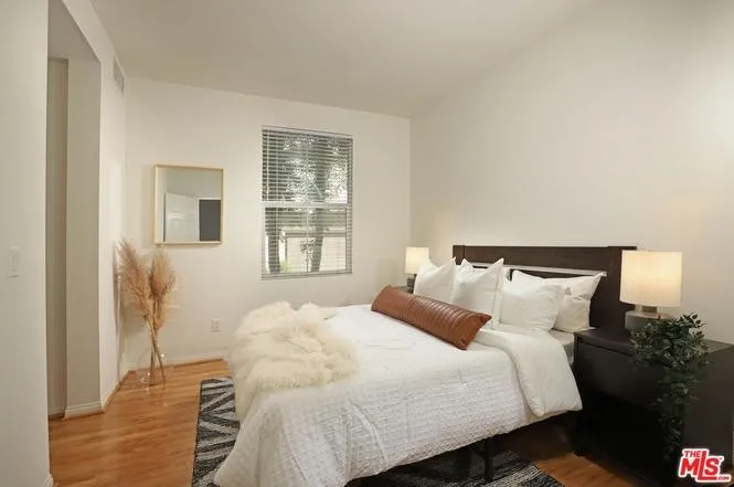 211 Danbrook Irvine, CA 92603