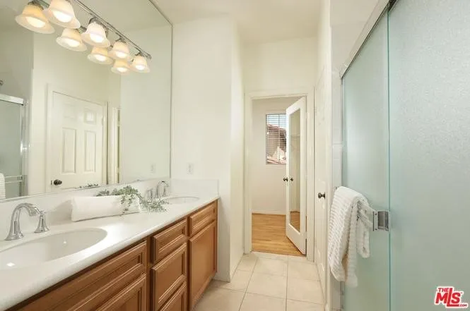 211 Danbrook Irvine, CA 92603