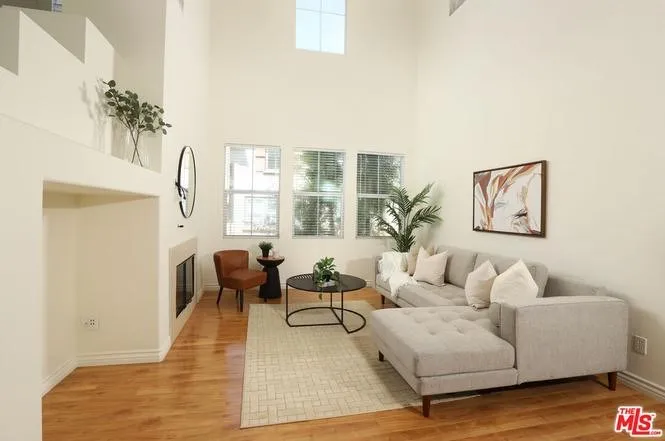 211 Danbrook Irvine, CA 92603