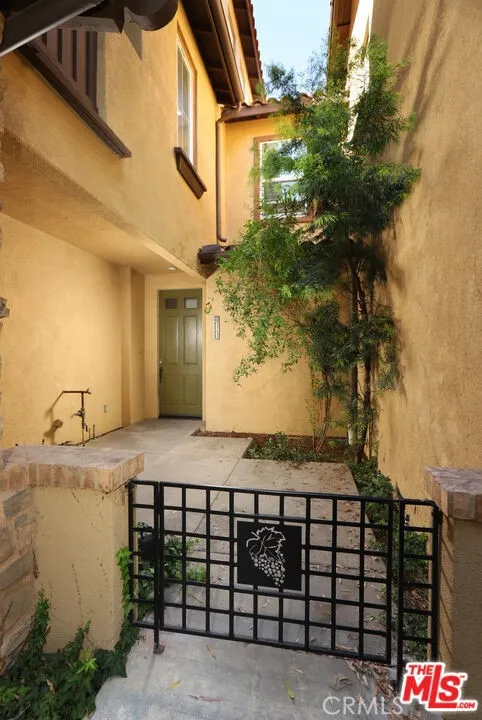 211 Danbrook Irvine, CA 92603