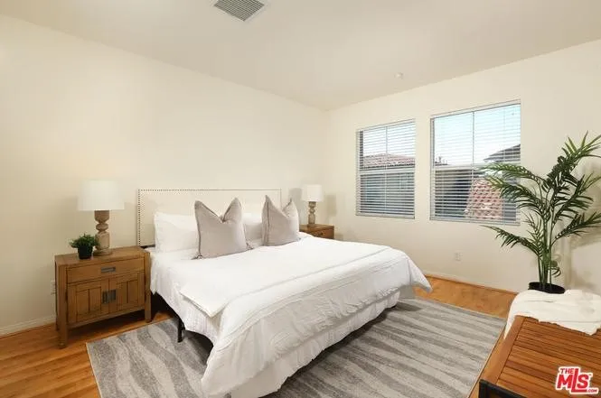 211 Danbrook Irvine, CA 92603