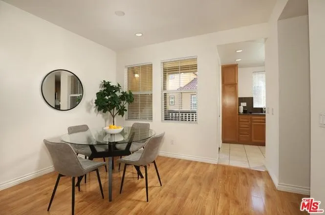211 Danbrook Irvine, CA 92603