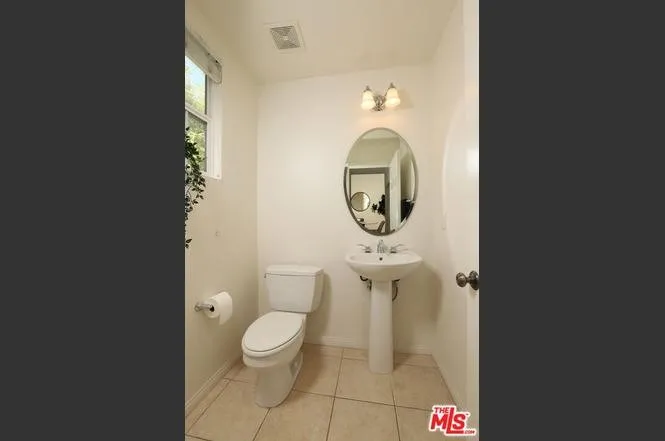 211 Danbrook Irvine, CA 92603
