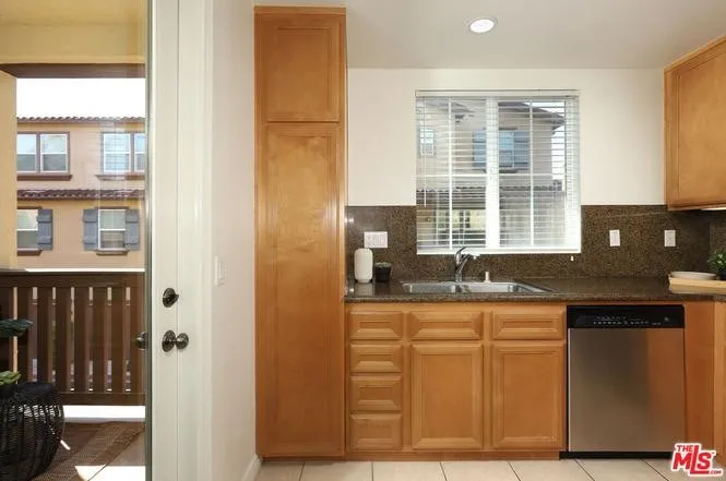 211 Danbrook Irvine, CA 92603