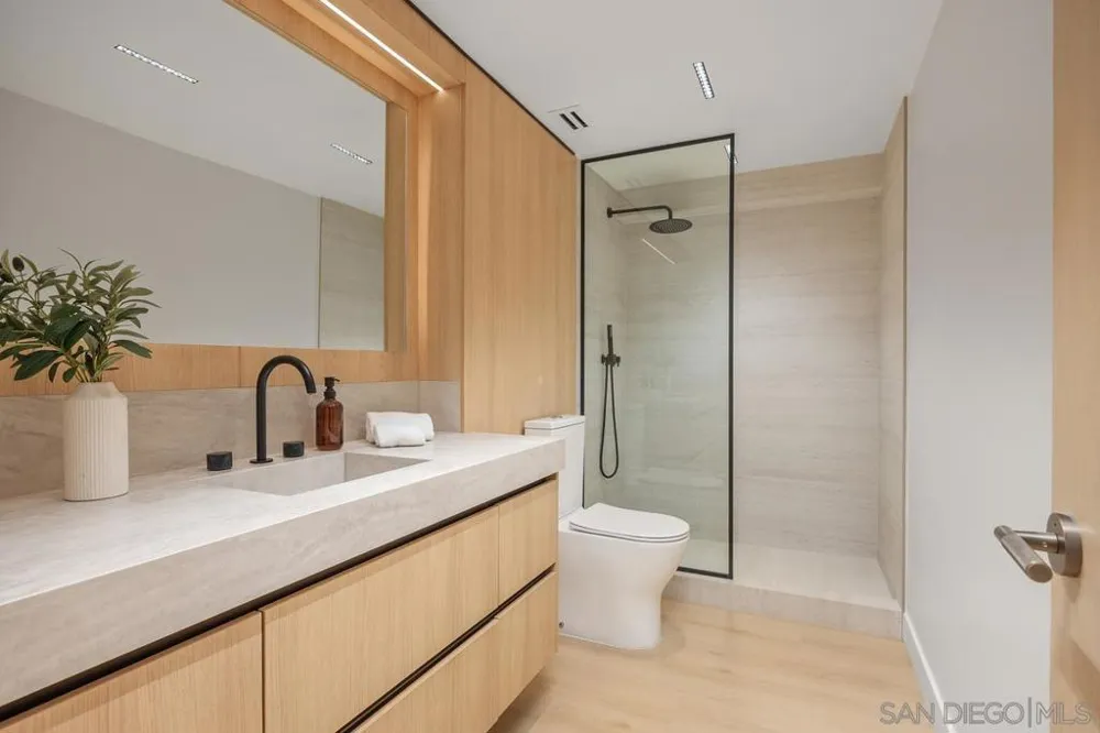 939 Coast #17D La Jolla, CA 92037