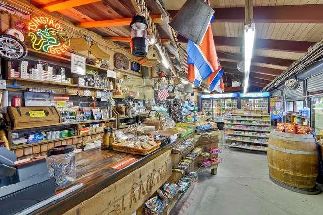 22990 Santa Cruz Highway 17 Los Gatos, CA 95033