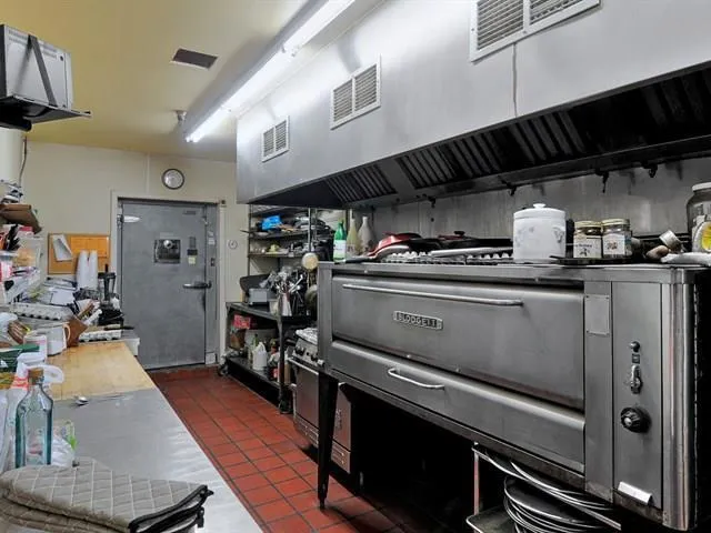 22990 Santa Cruz Highway 17 Los Gatos, CA 95033