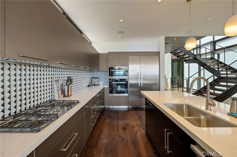 1204 The Strand Manhattan Beach, CA 90266