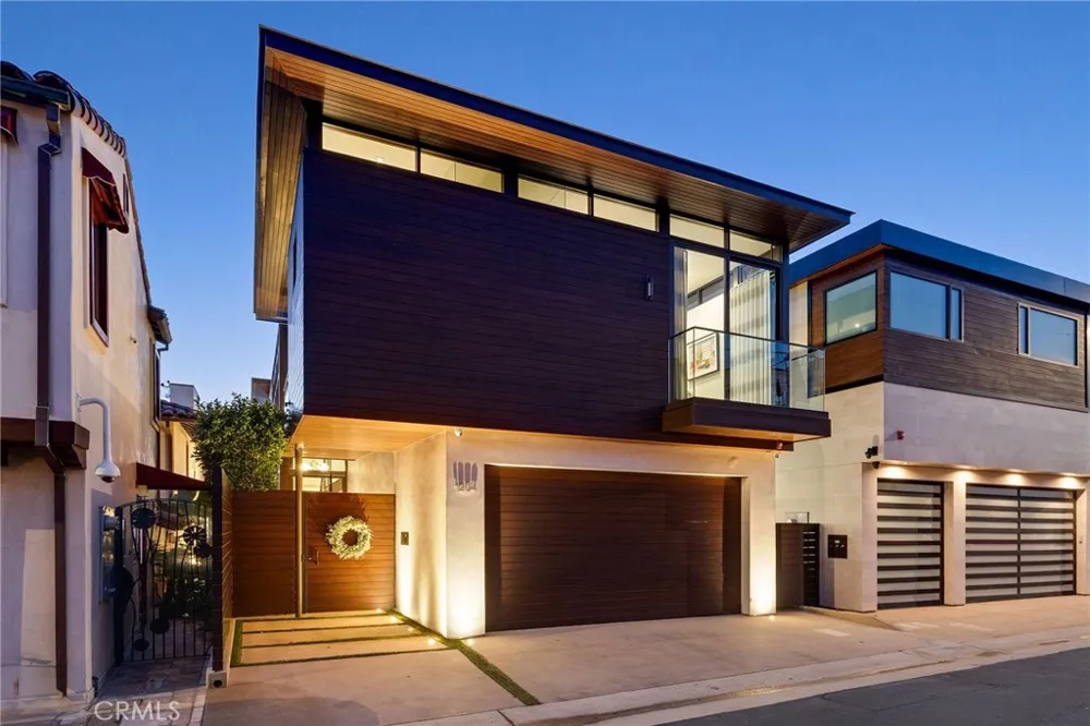 1204 The Strand Manhattan Beach, CA 90266