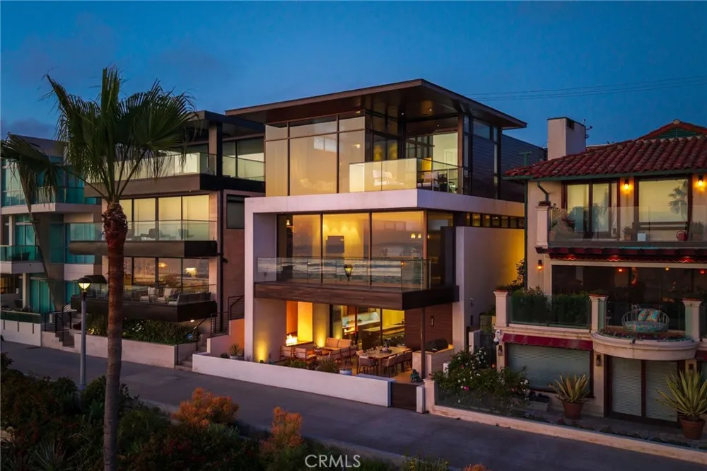1204 The Strand Manhattan Beach, CA 90266