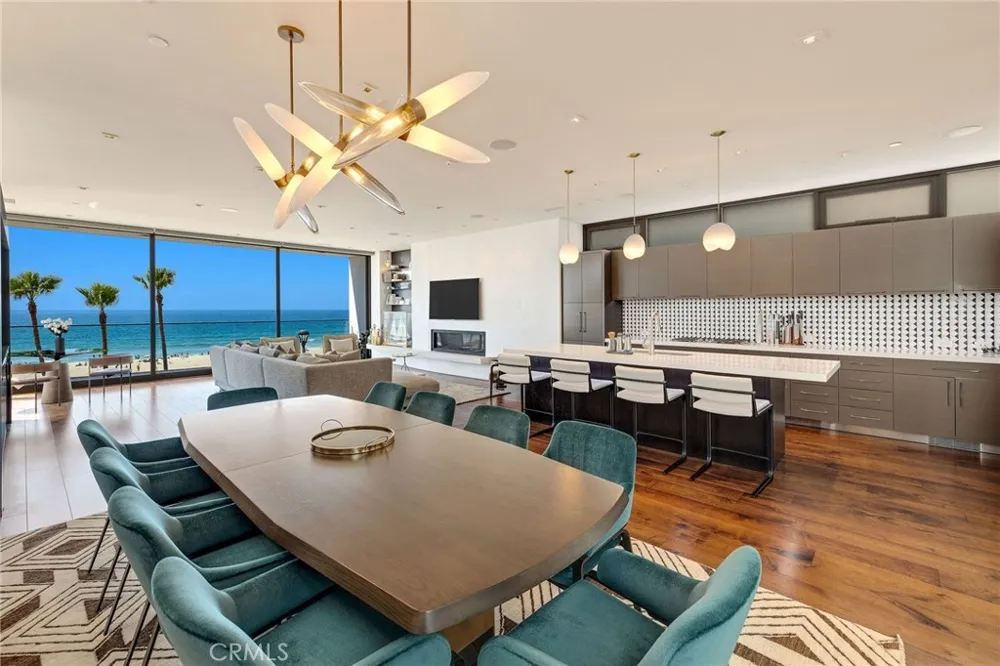 1204 The Strand Manhattan Beach, CA 90266