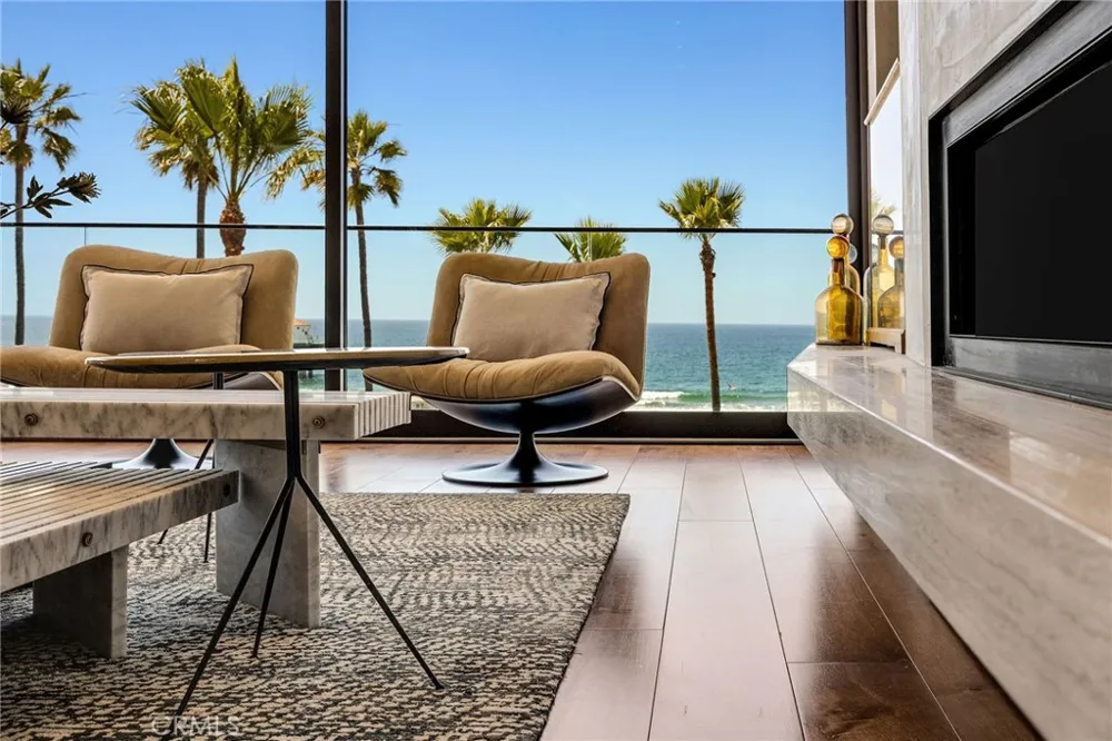 1204 The Strand Manhattan Beach, CA 90266