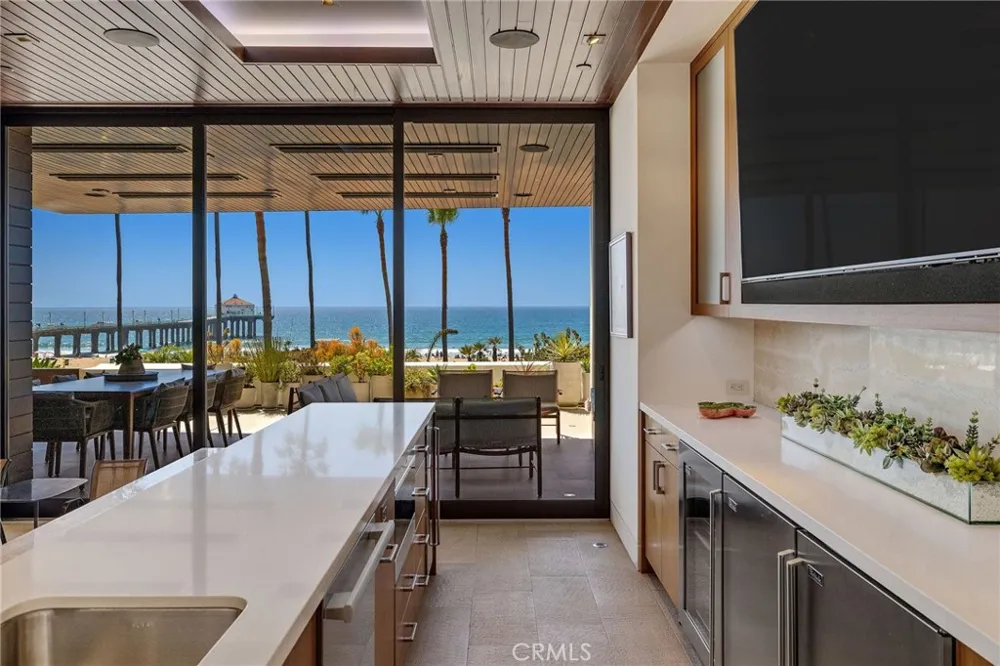 1204 The Strand Manhattan Beach, CA 90266