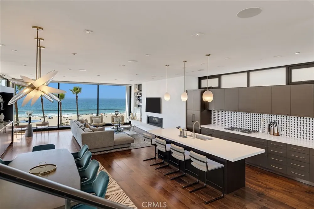 1204 The Strand Manhattan Beach, CA 90266