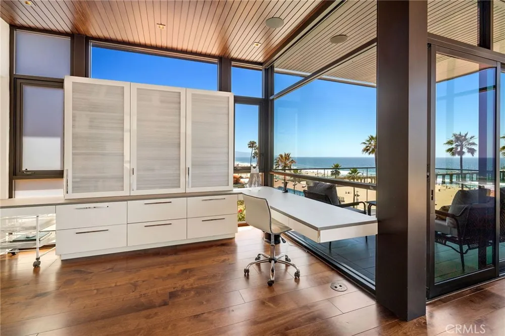 1204 The Strand Manhattan Beach, CA 90266