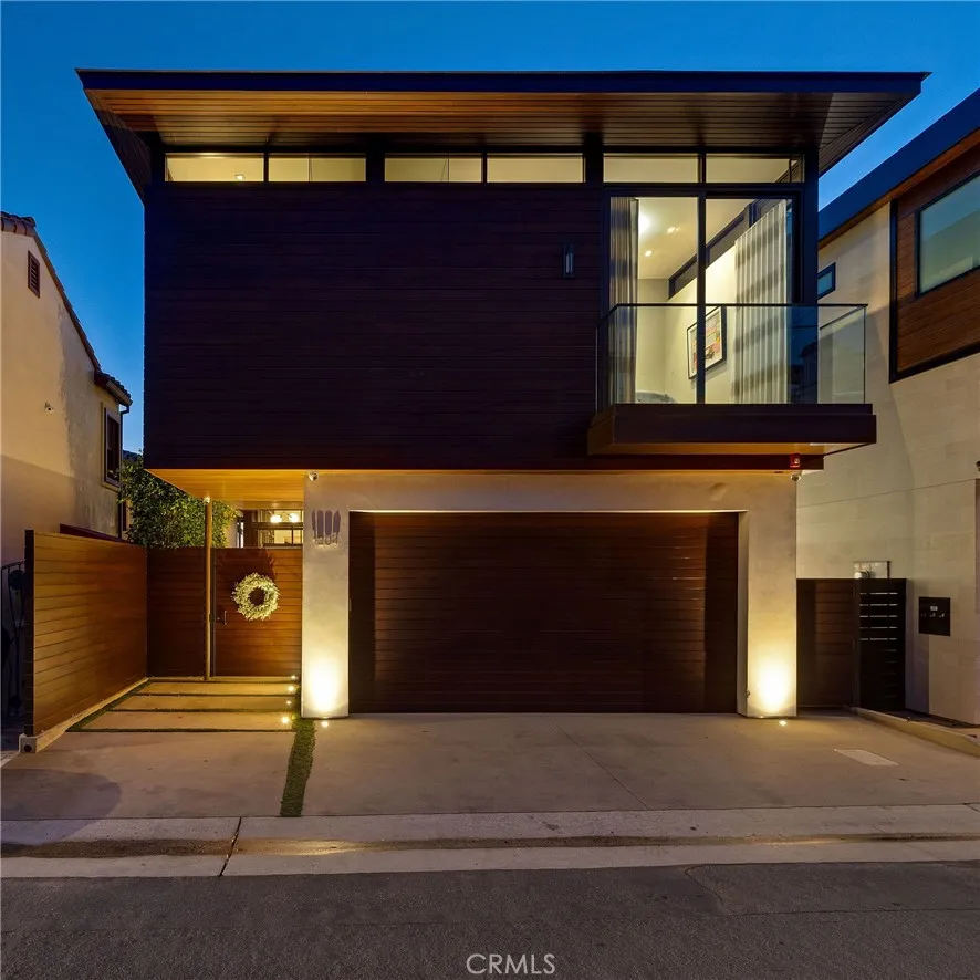 1204 The Strand Manhattan Beach, CA 90266