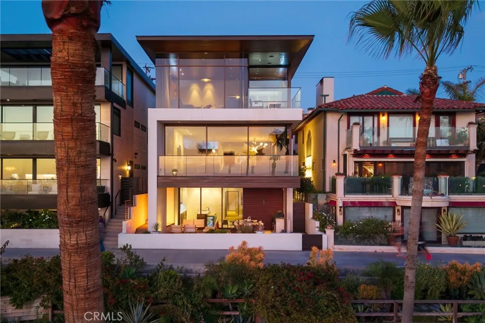 1204 The Strand Manhattan Beach, CA 90266