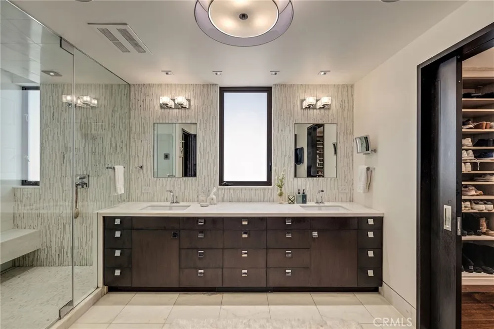 1204 The Strand Manhattan Beach, CA 90266