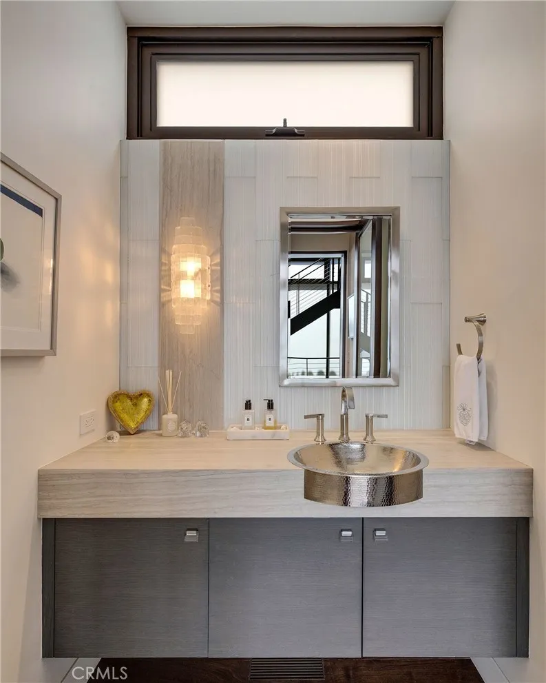 1204 The Strand Manhattan Beach, CA 90266