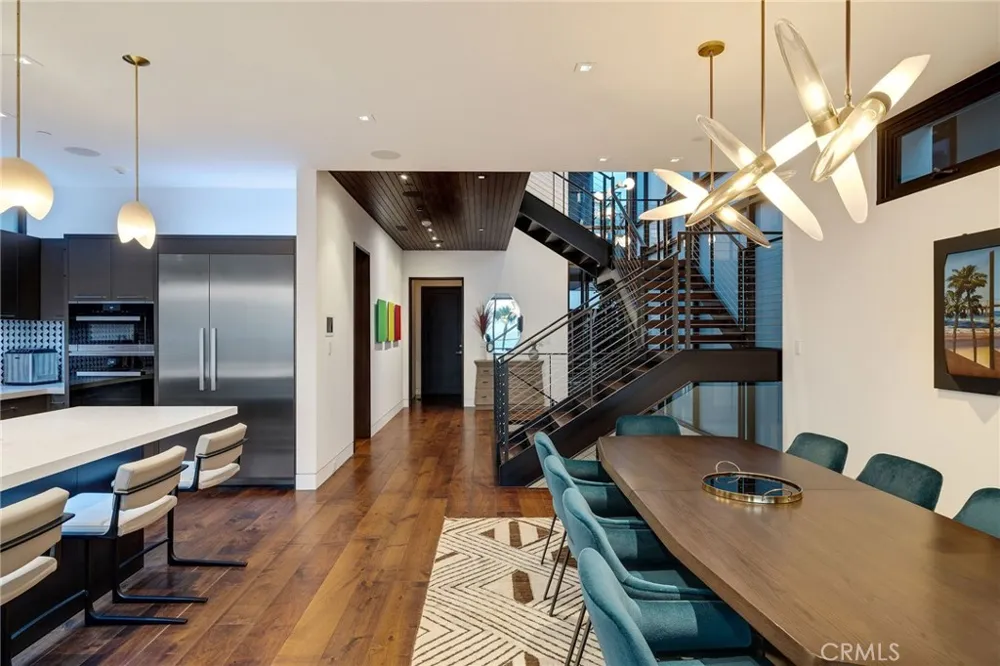 1204 The Strand Manhattan Beach, CA 90266