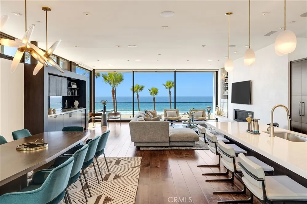 1204 The Strand Manhattan Beach, CA 90266