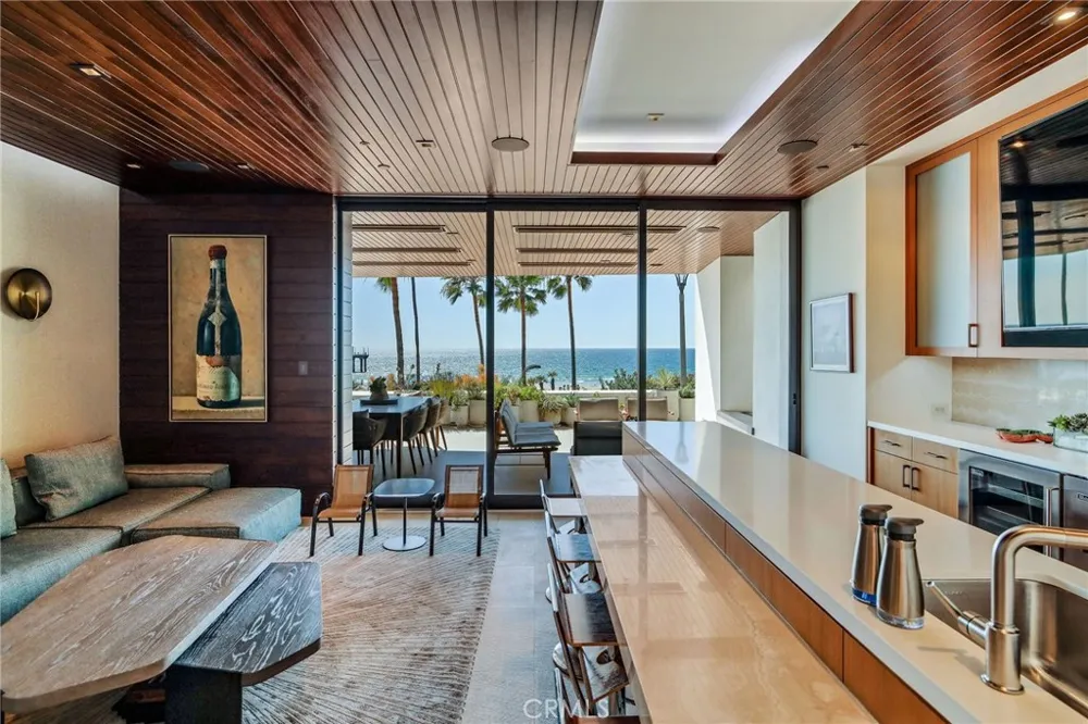 1204 The Strand Manhattan Beach, CA 90266
