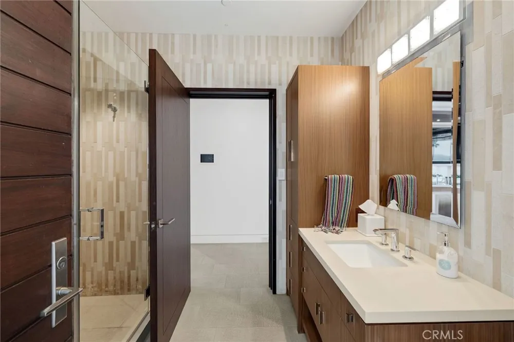 1204 The Strand Manhattan Beach, CA 90266